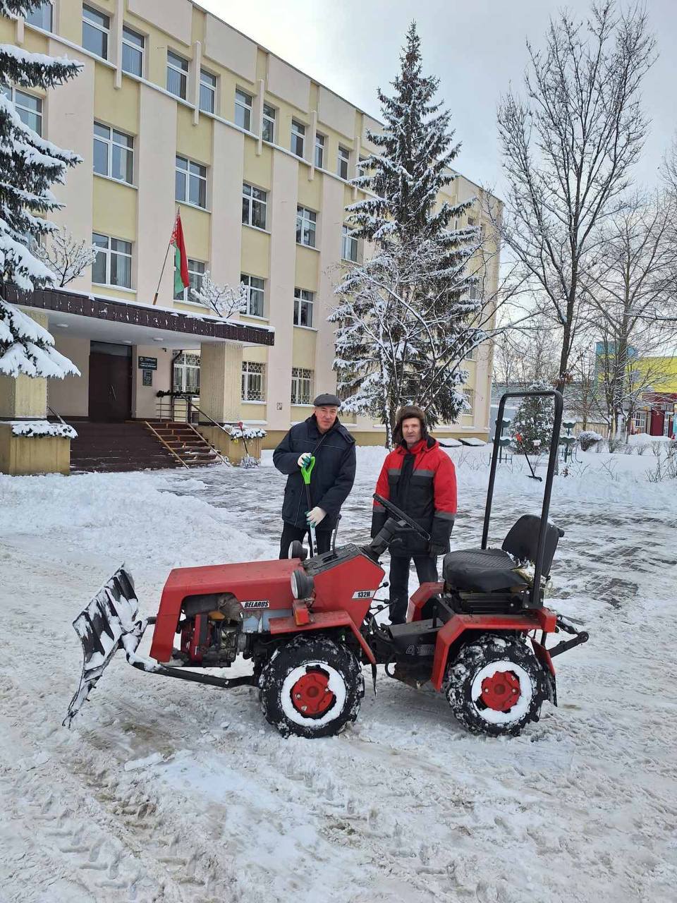 Снега много не бывает, если у тебя есть отличная команда! Снега много не бывает, если у тебя есть отличная команда!
