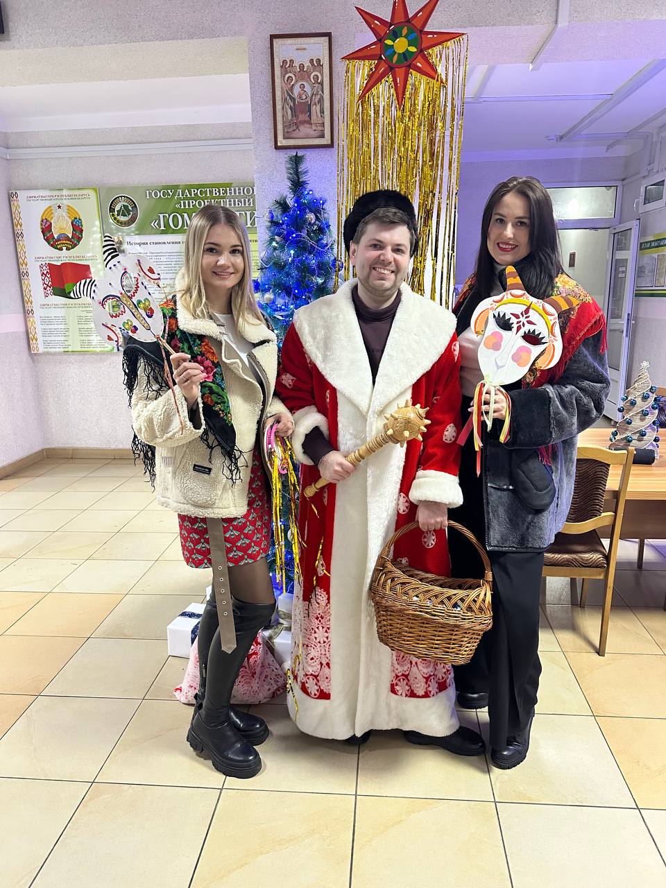 "Калядуем-калядуем! Песни с танцем чередуем!" – В Государственном предприятии «Проектный институт «Гомельгипрозем» щёдрики. "Калядуем-калядуем! Песни с танцем чередуем!" – В Государственном предприятии «Проектный институт «Гомельгипрозем» щёдрики.